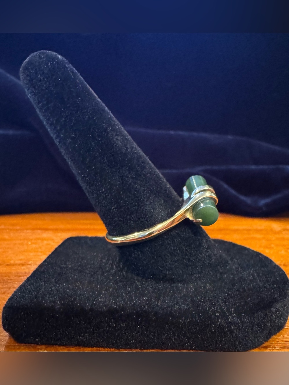 Vintage Avon Ring—Sz. 8, Gold Plated, Cylinder Jadeite Stone w/ Scroll Work - Picture 2 of 7